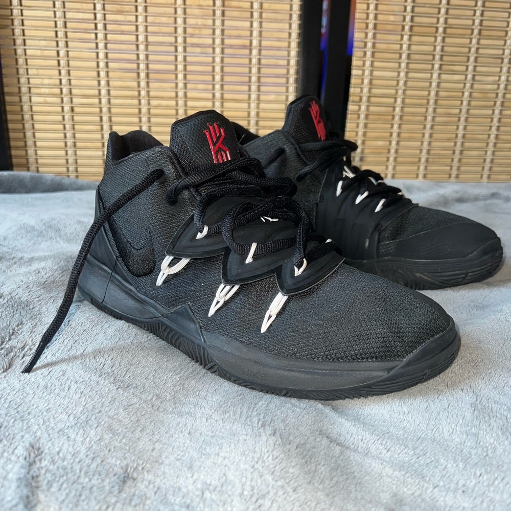 Nike Kyrie Irving Basketball Sneakers 6.5Y